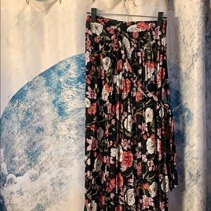 Never worn- Billabong maxi skirt